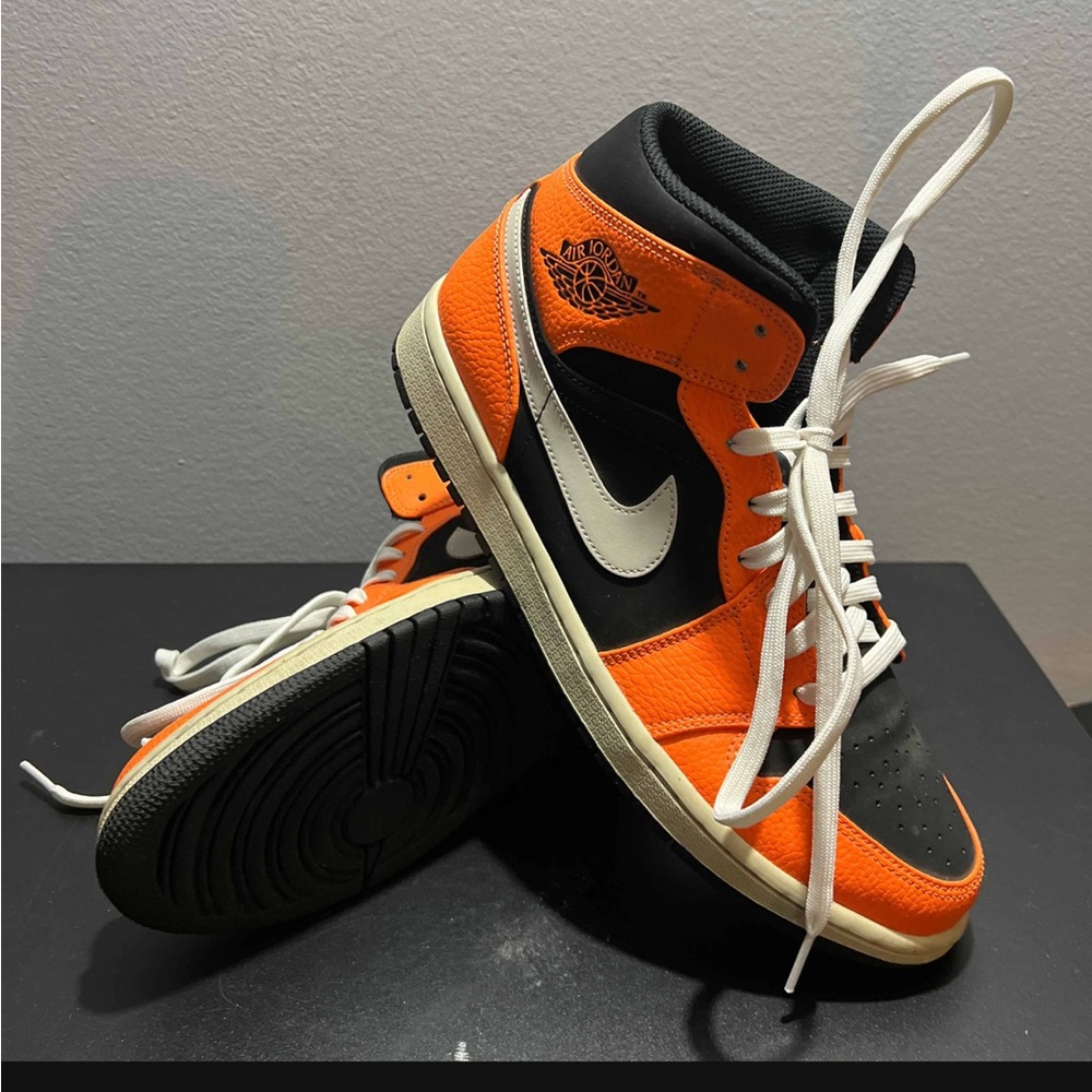 Jordan 1 mid